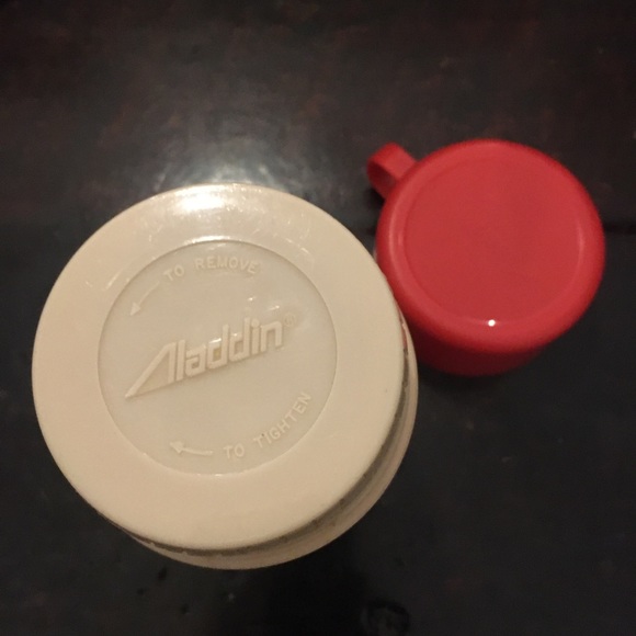 Vintage Raggedy Ann and Andy thermos. - Picture 4 of 5